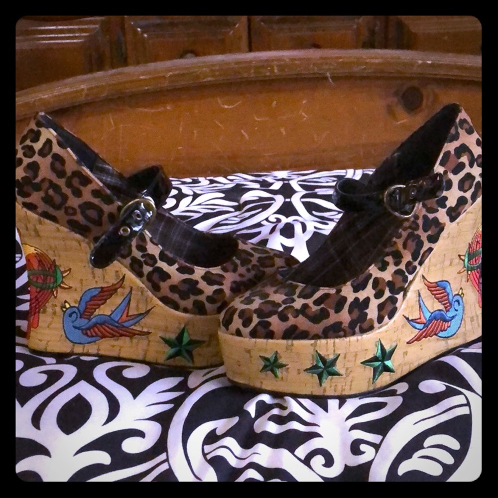 Shoe